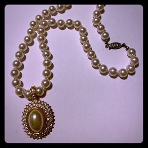 Vintage Pearl Necklace with snap on Pendant